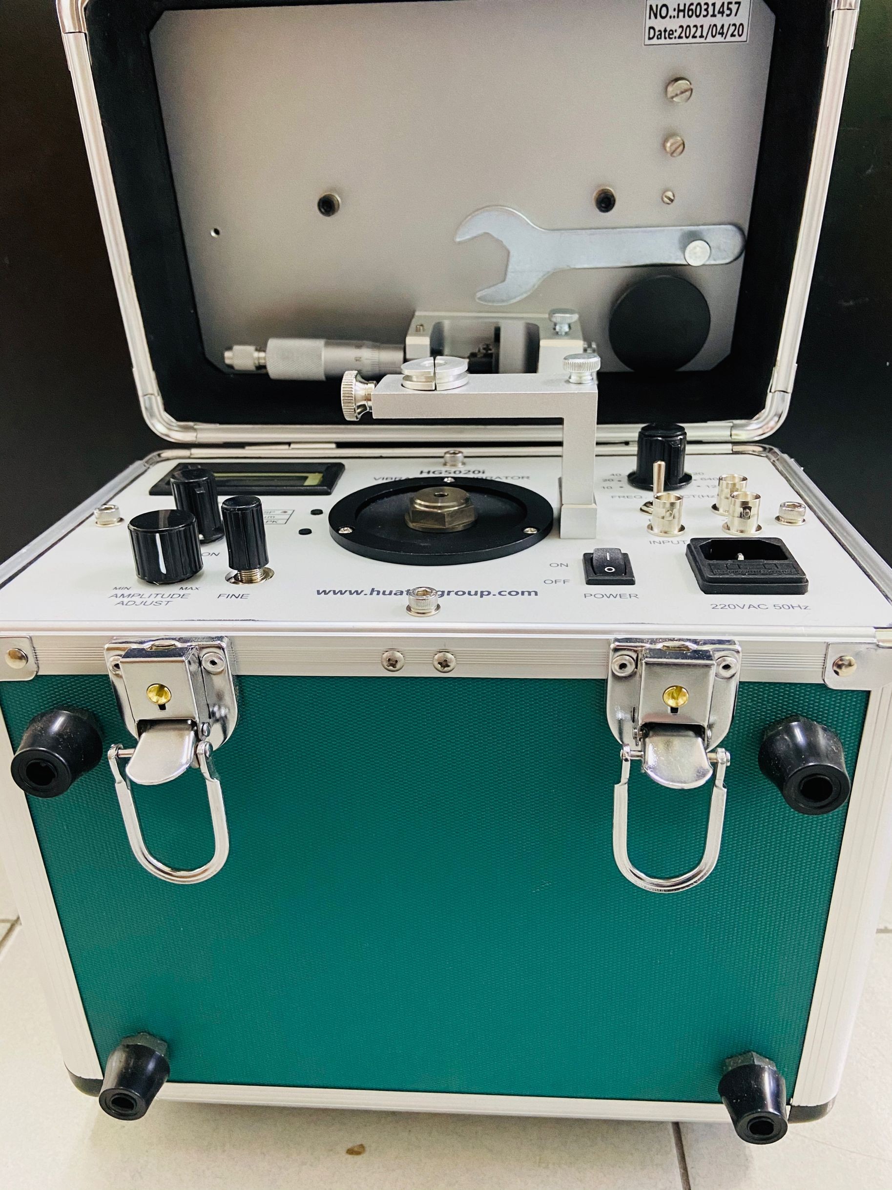 HG-5020i Laboratory Digital Display Vibration Calibrator Shaker with Sine Signal Generator