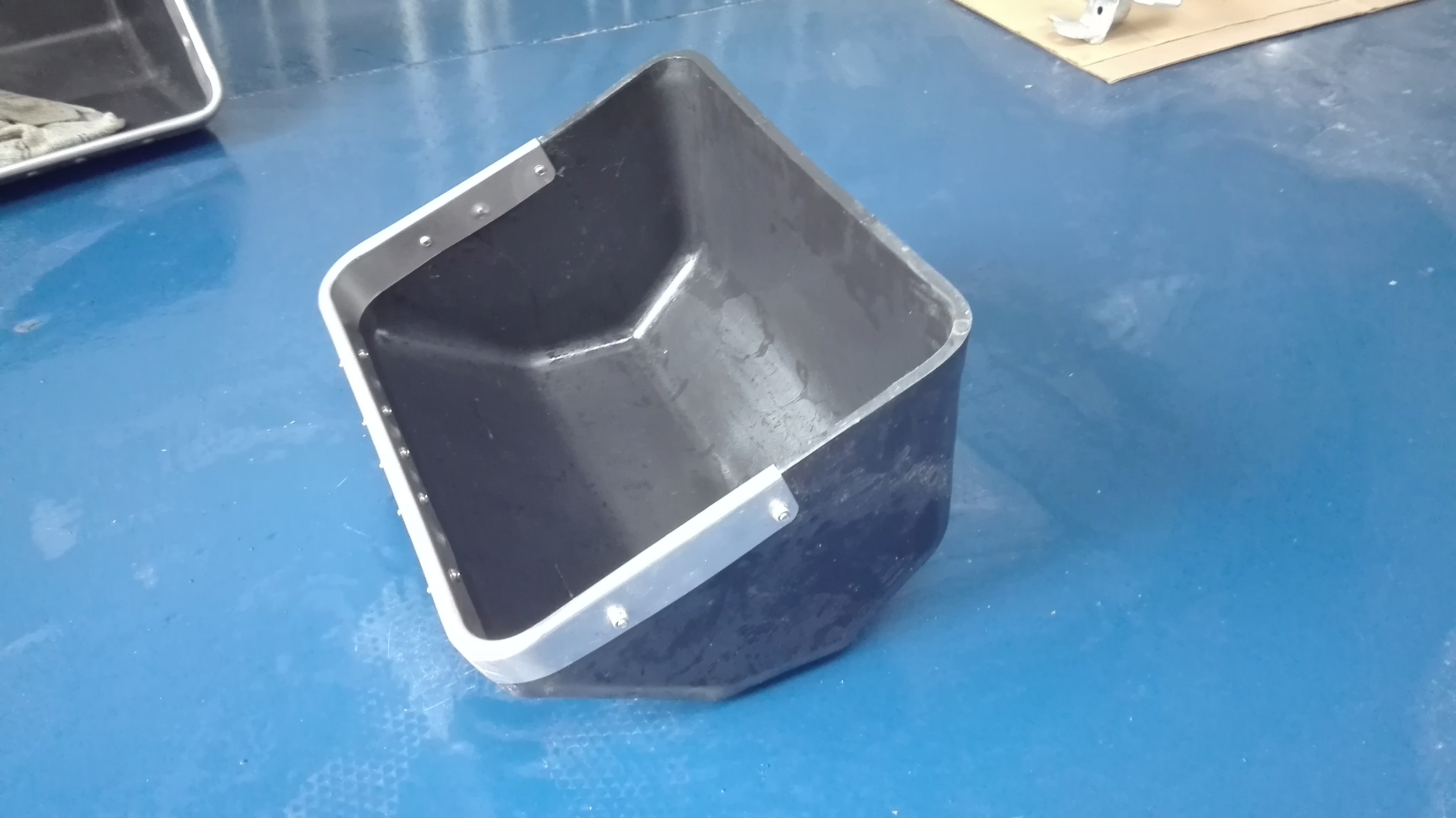 Plastic Material Pig Self Feeder For Pig Farrowing Farming Equipment