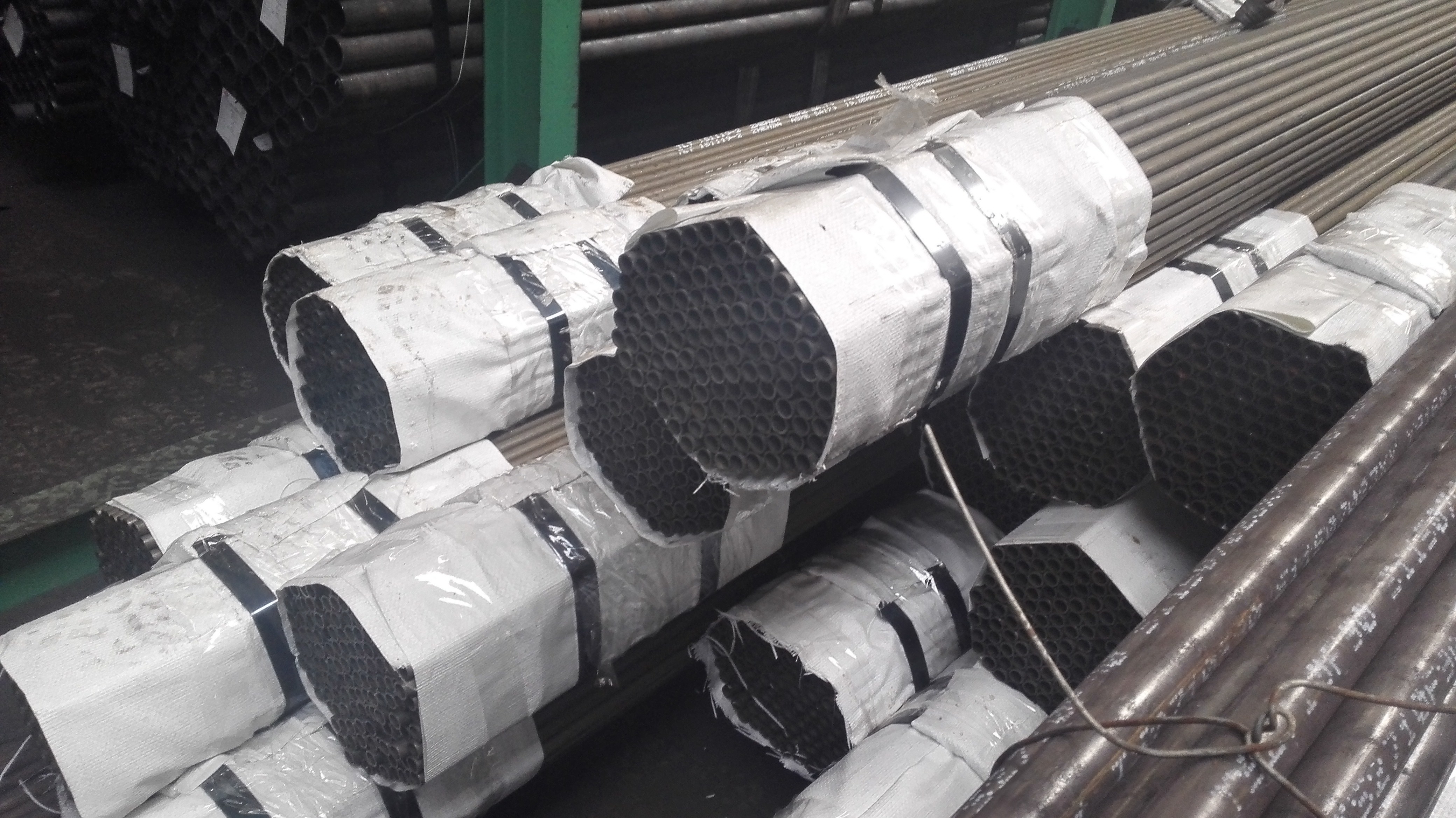 ERW Q195 Q235B Black Welded Round Steel Pipe for Furniture Pipe Carbon Mild Steel Pipes