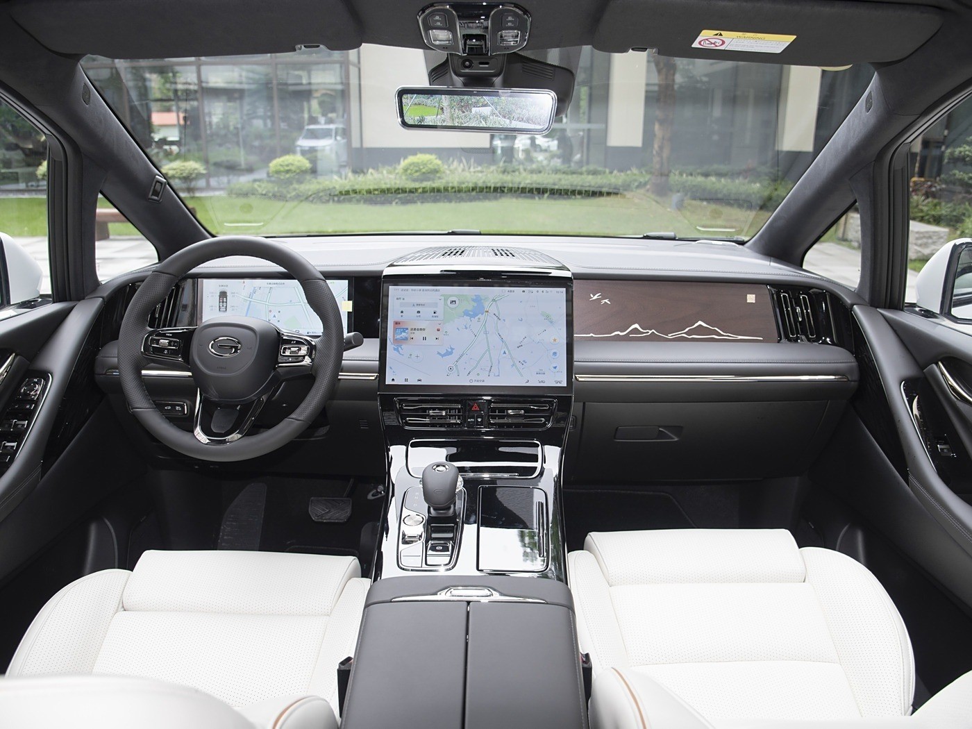 GAC M8 Trumpchi Car MPV Fast Electric New Energy Vehicle 180Km/h