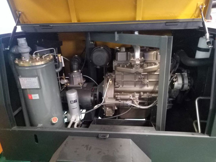 Strong Adaptability Portable Screw Air Compressor , Portable Diesel Air Compressor 13 Bar