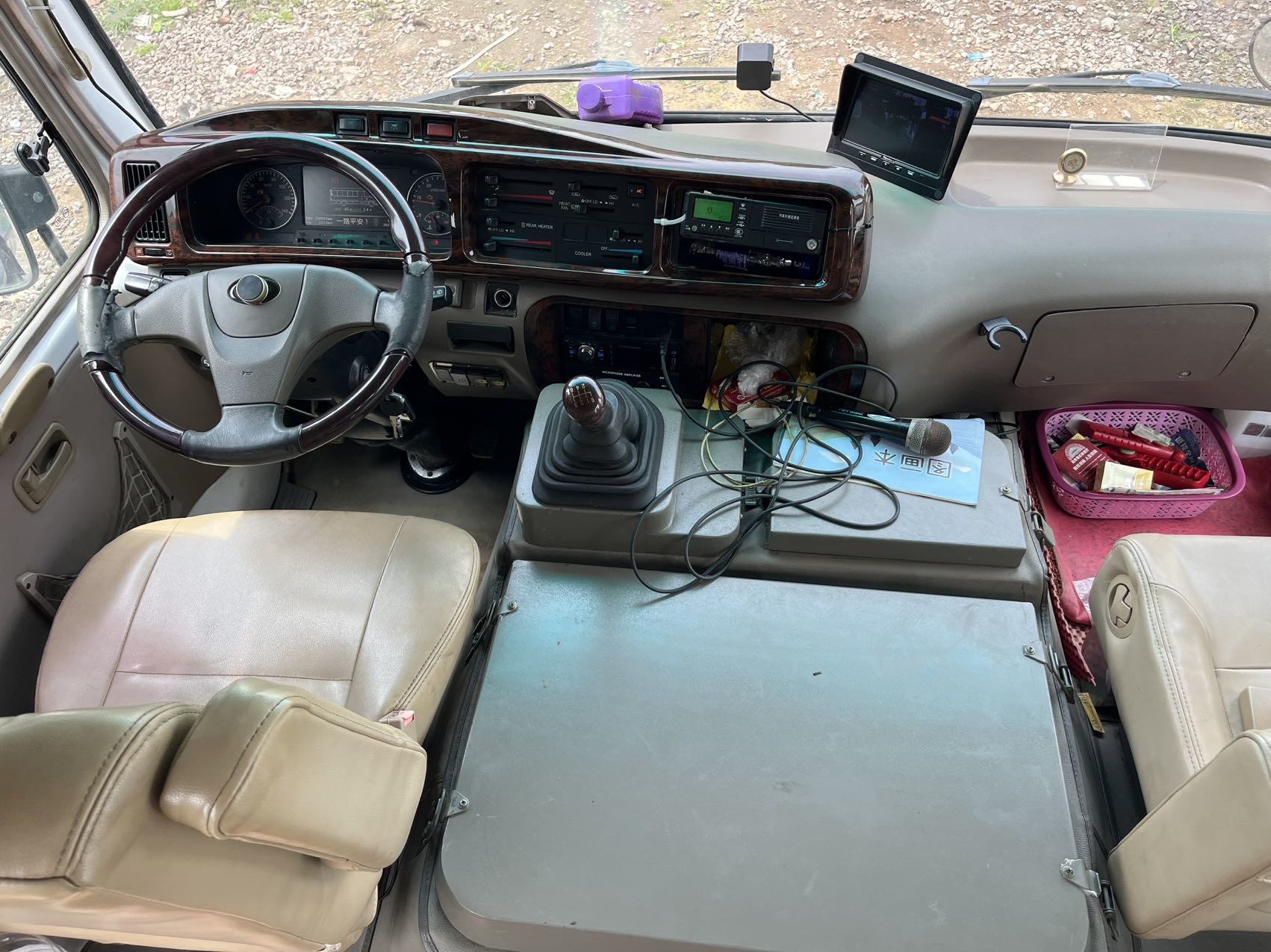 18-Seater Diesel Second-Hand Bus with 180000 Mileage and 1 Door Golden Dragon