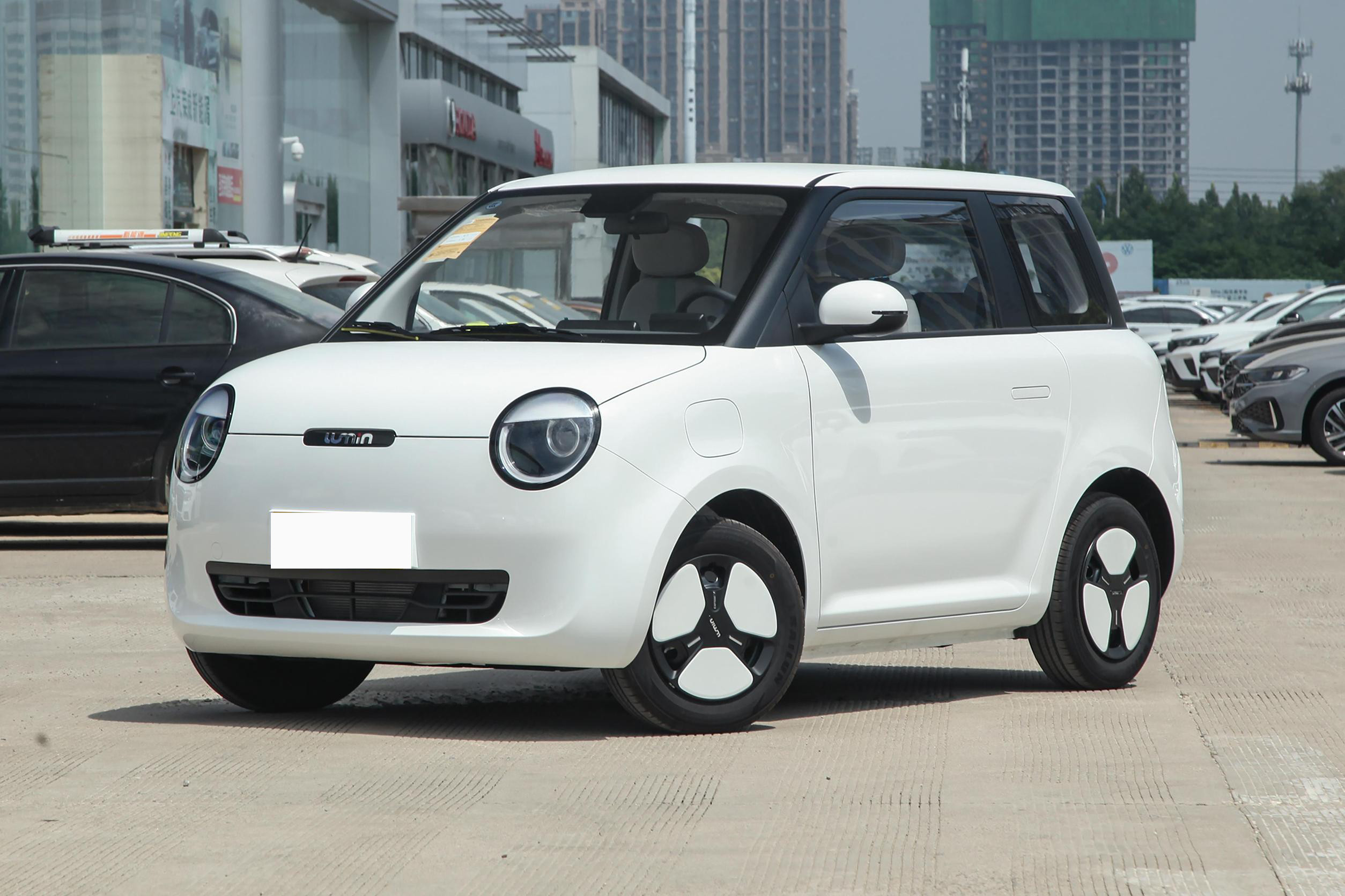 Changan LUMIN Mini Electric Car Left Hand Drive New Energy Used EV Car 155KM