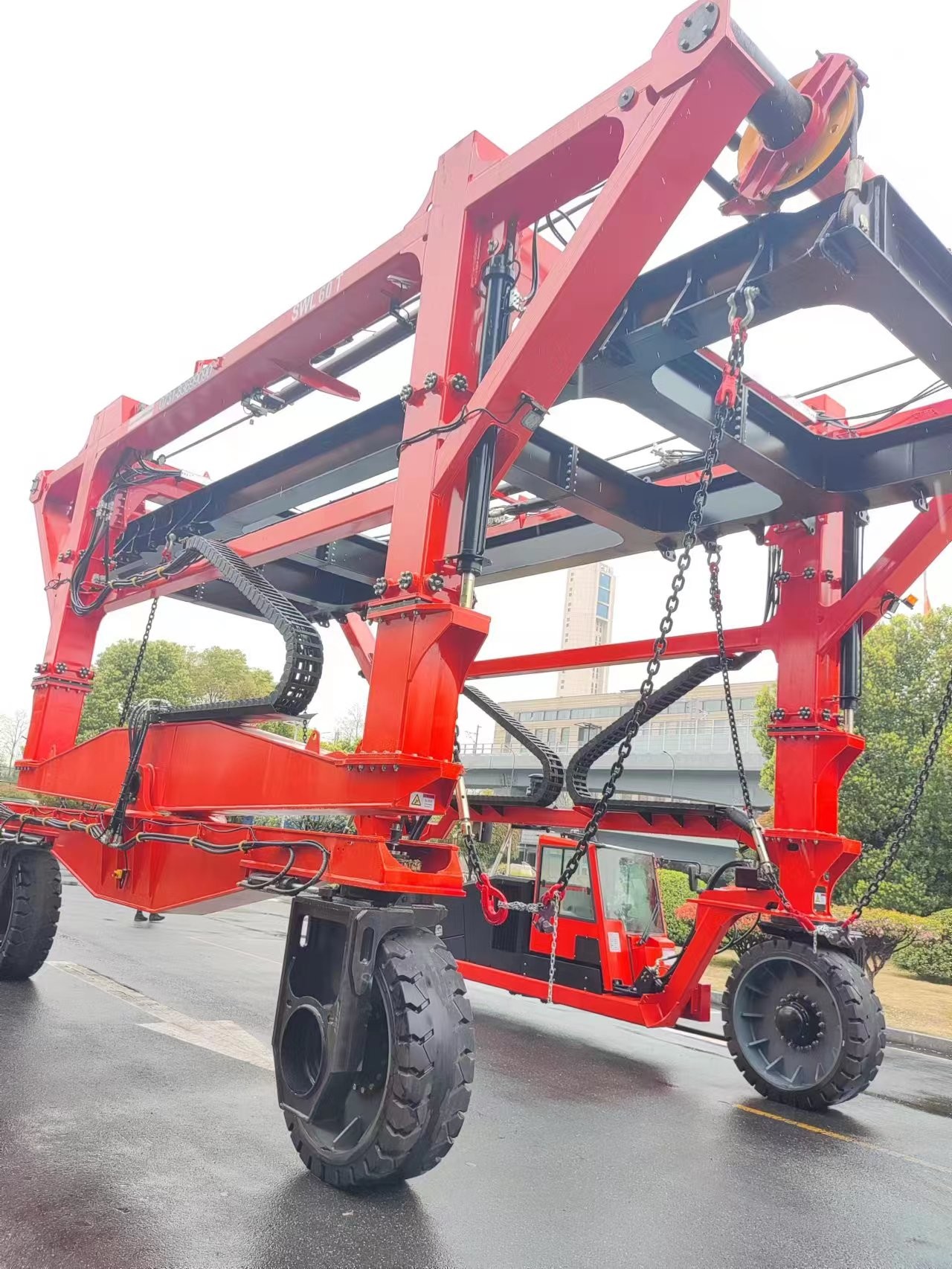 5km/H Industrial Straddle Carrier Truck 80T Cargo Container Crane With Diesel Power