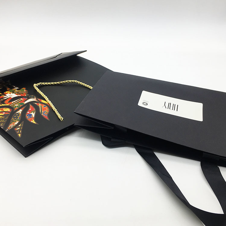Ribbon Handle Large Paper Carrier Bags Black Color Paperboard Material