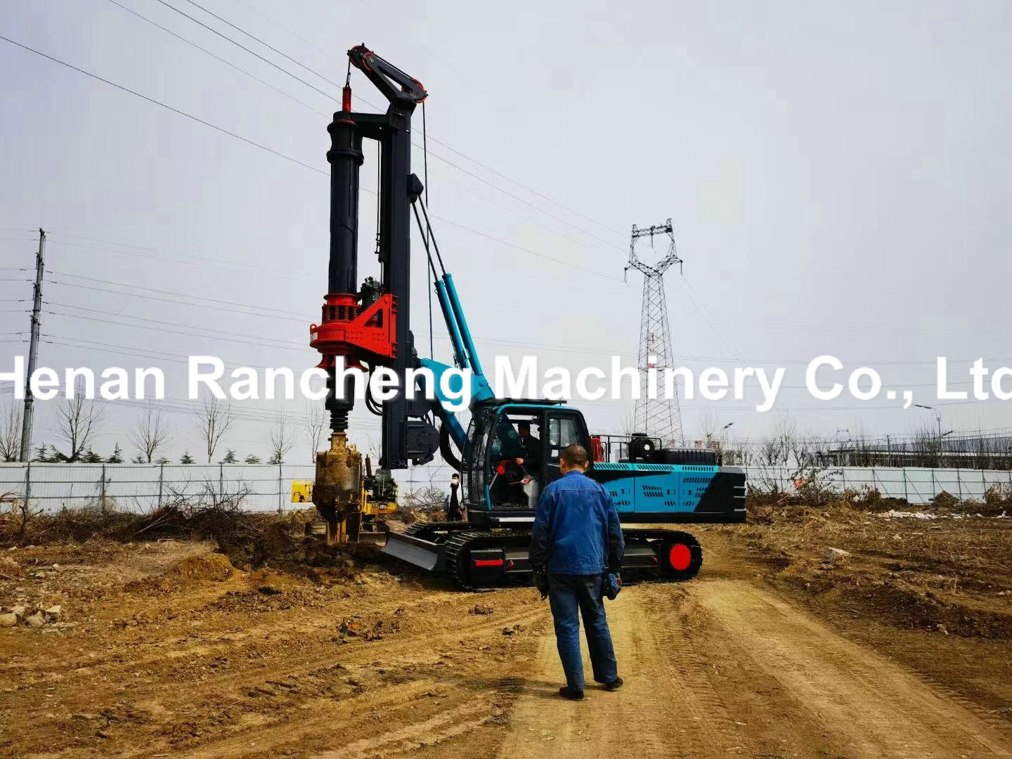 Hydraulic Rotary Drilling Rig Machine 25m Depth 150KW Diesel Engine Power