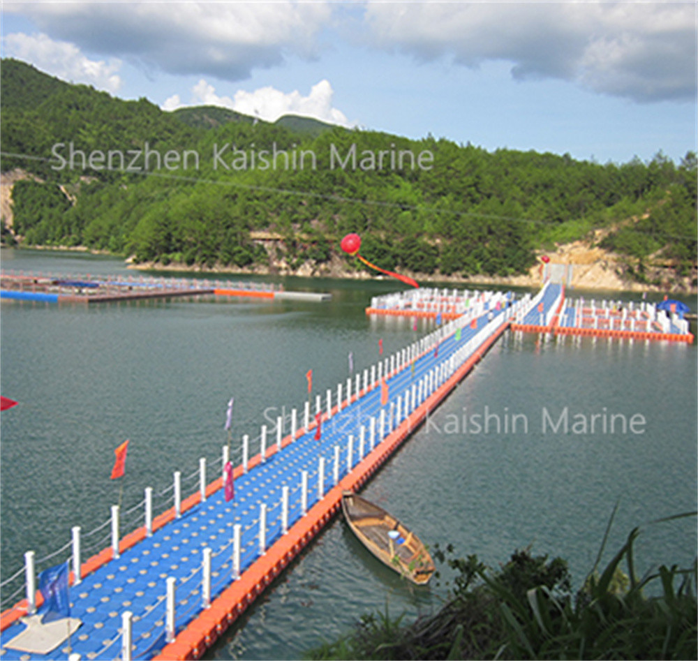 Plastic HDPE Floating Pontoon Dock Modular Dock Cubes Drive On Jetty Dock