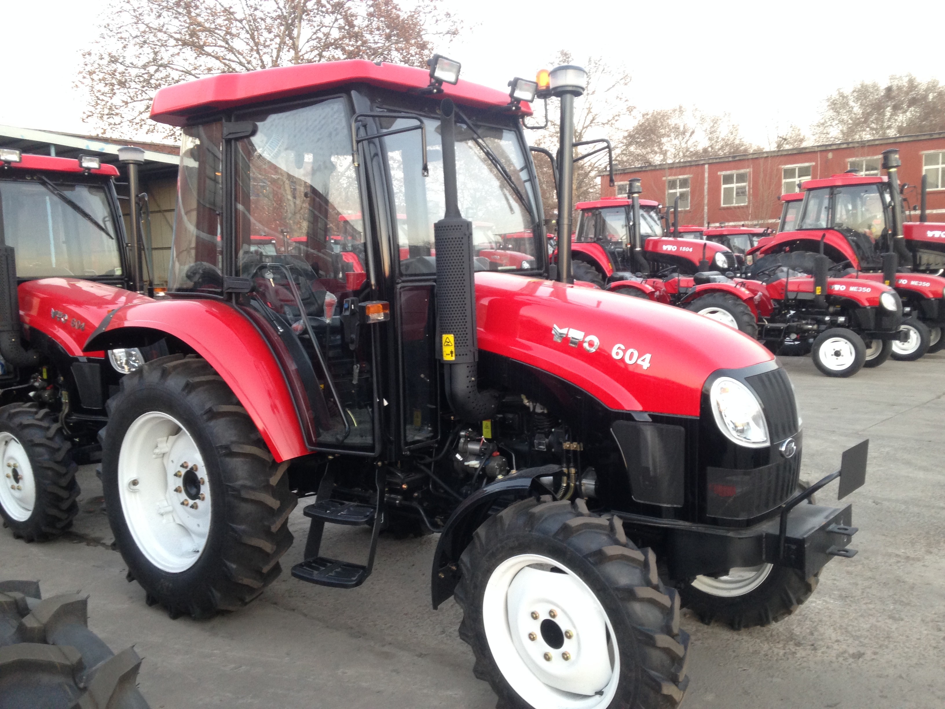 39.7kw PTO Power 60hp Four Wheel Drive Garden Tractors