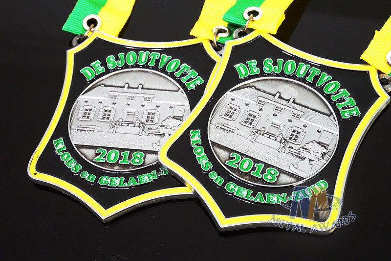 Nicekl Plating Soft Enamel Medals , Die Strucking Custom Medallions With Cord