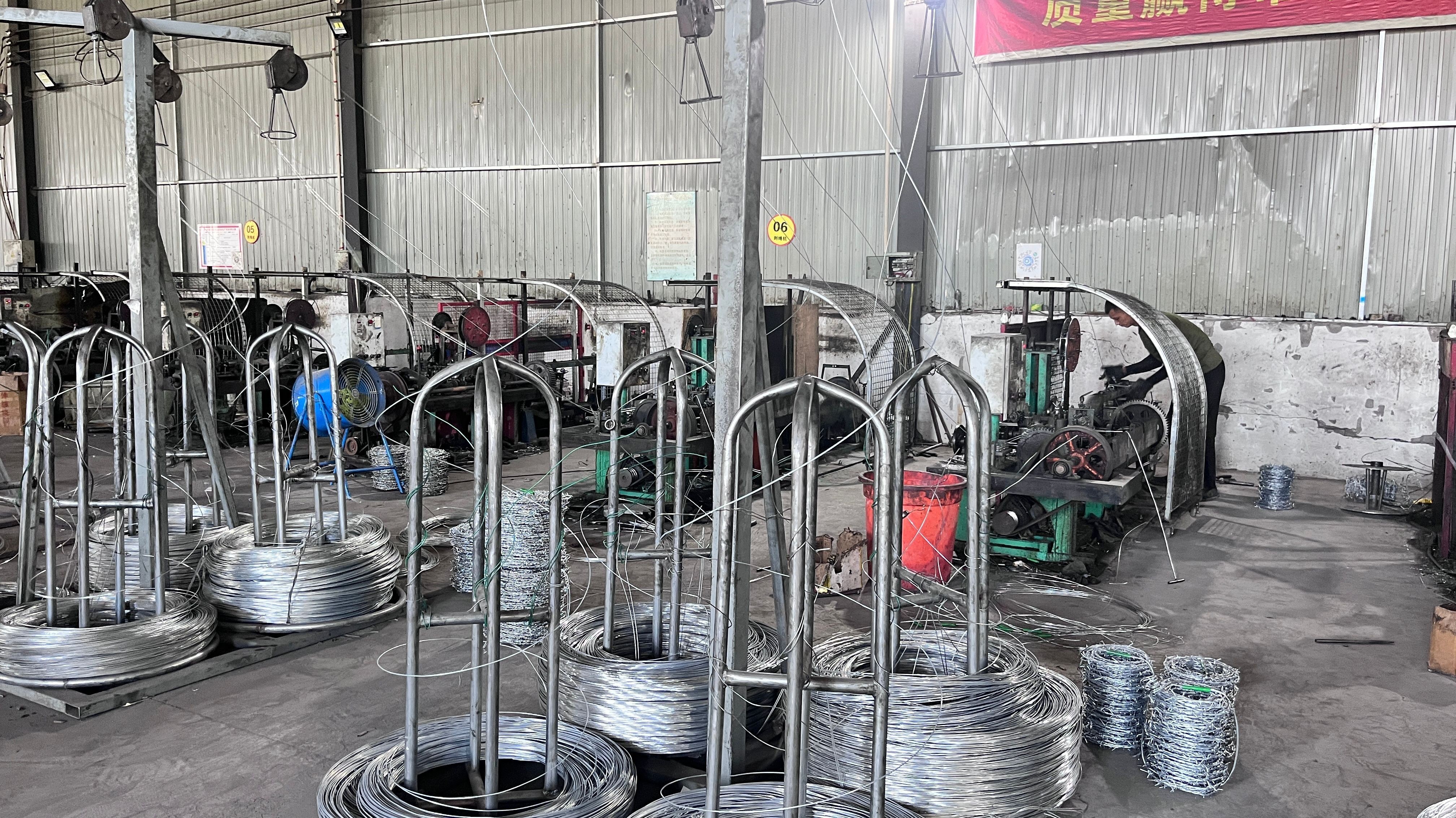 Easy to Construct Razor Barbed Wire with Good Deterrence Effect