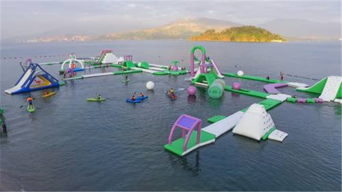 Outdoor Inflatable Floating Water Park Games / Inflatable Sea Waterpark For Hot Summer