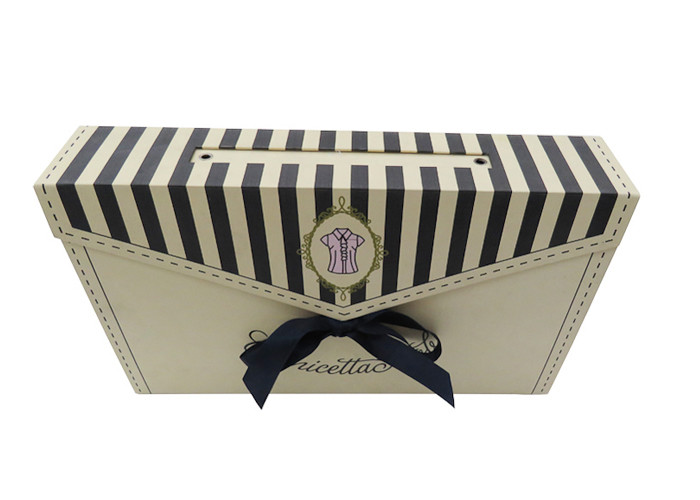 Cute Stock Rigid Setup Boxes , Magnet Cube Gift Boxes With Lids 13*13*5.3CM