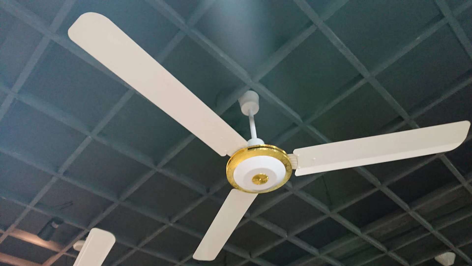 With 6.4kg 7.0kg Industrial Heavy Duty Ceiling Fan With Aluminum Blade