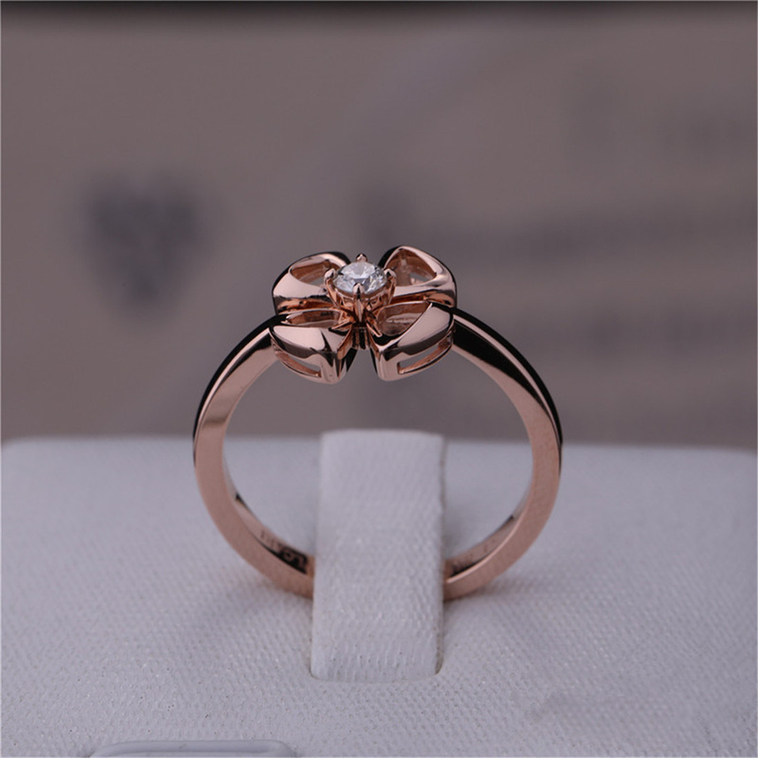 Roma Gold Brand Jewelry Fiorever 18 Karat Rose Gold Ring set with a central diamond REF 355305