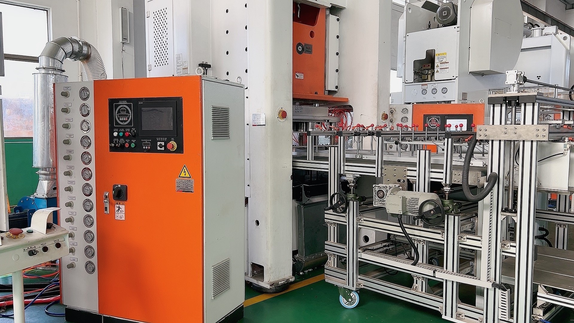 26KW Four Cavity Aluminum Foil Food Container Machine For Disposable Tableware Manufacturing