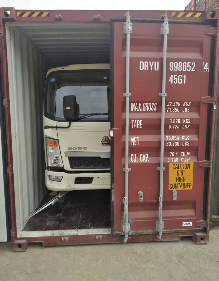 HOWO Light Duty Trucks 3-5 Tons , Construction Site Trucks ZZ1047D3414C145