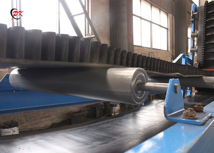 Inclined sidewall large angle corrugated belt conveyor