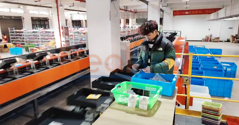 Reliable Performance Tilt Tray Sorter Low Energy Consumption 7200-10800p/H Capacity