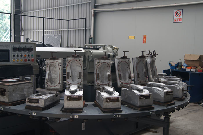 Flip Flops Sandals Making Machine PVC Air Blowing One Time Injection
