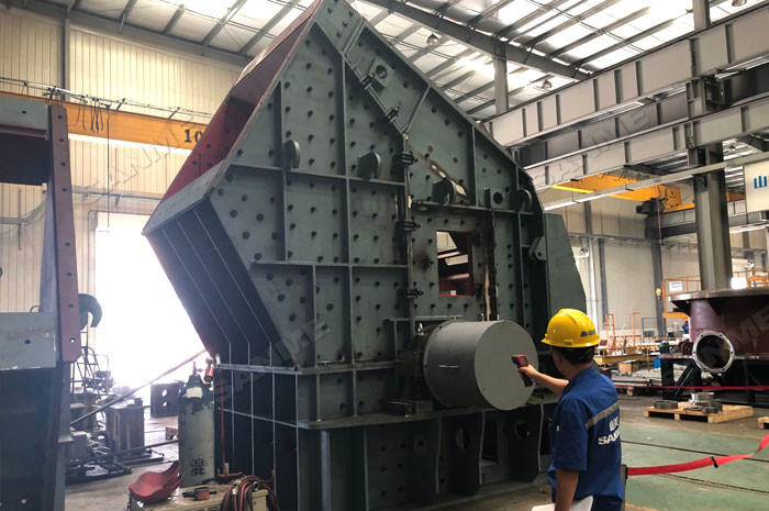 Energy Saving Mining Crushing Machine , Mining Rock Crusher Robust Structure