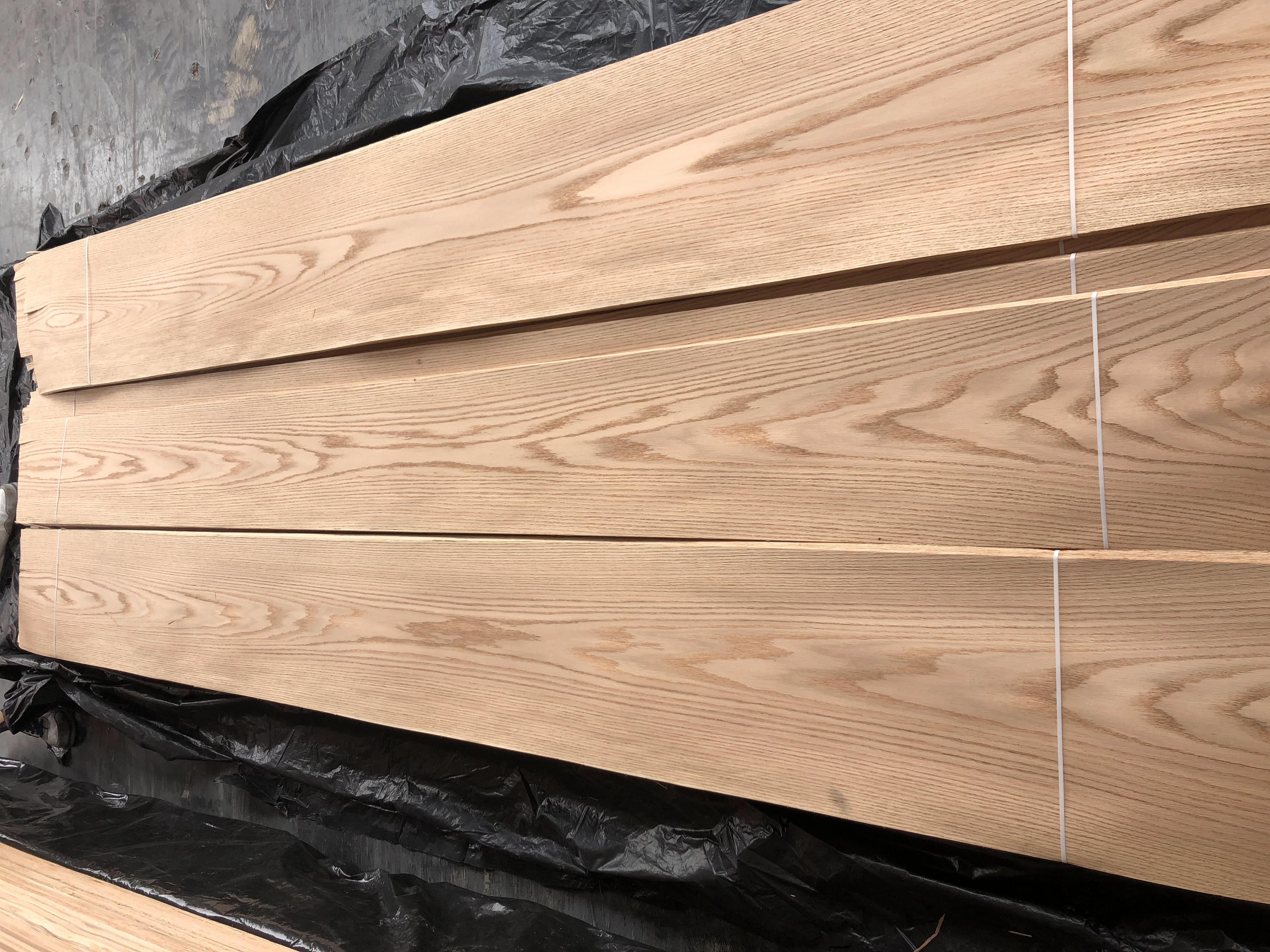 Factory Sales Red Oak Wood Veneer 0.45mm Red Oak Veneer for Flooring Wood Veneer Wall Panels