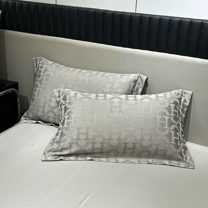 40 Fabric Count Light Luxury Satin Jacquard Four Piece Bedding Set for Country Markets