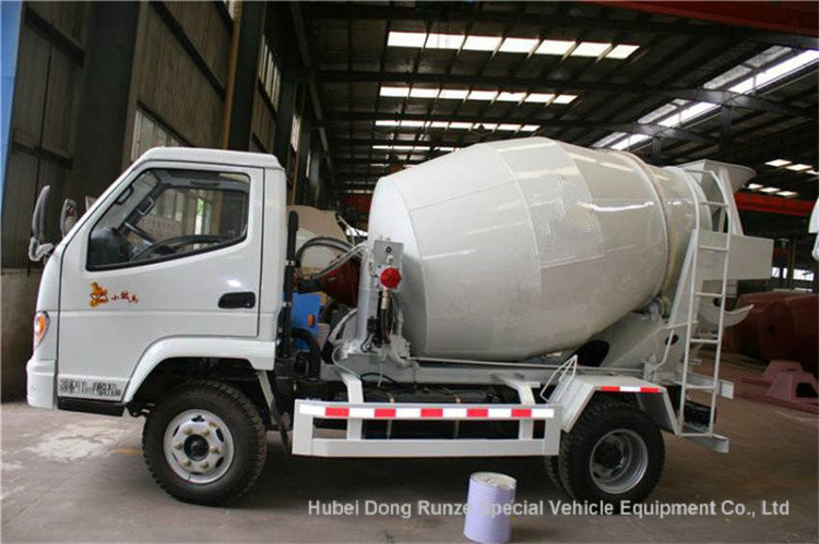 T. King Chassis Concrete Mixer Truck 2 CBM , Ready Mix Cement Trucks