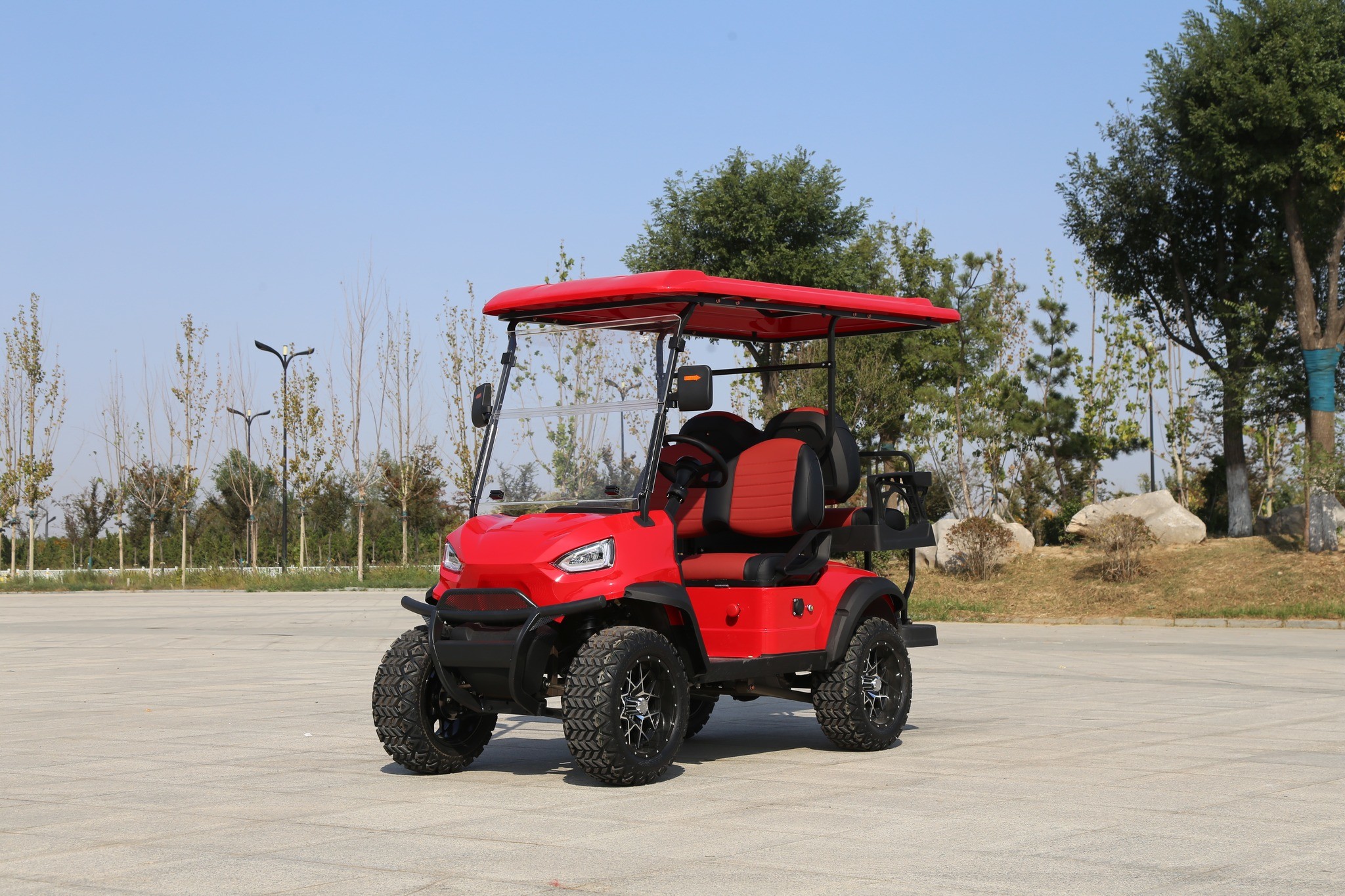 Peak Prestige Flagship Model Luxurious Four-Seater Electric Golf Cart Technological Luxury, Interior Aesthetics Ultimate Choice For Prestigious Travel