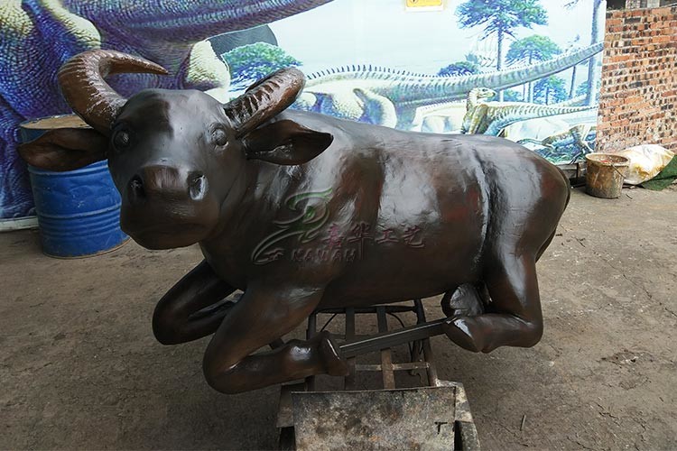 Life Size Artificial Cow Vivid Fiberglass Animal Cattle Statues