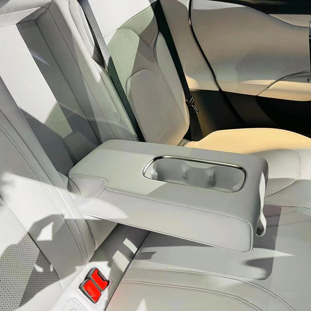 Max Torque 400N.m Xiaomi SU7 2024 Standard Edition Pure Electric Vehicle with 299hp and Long Range 668km