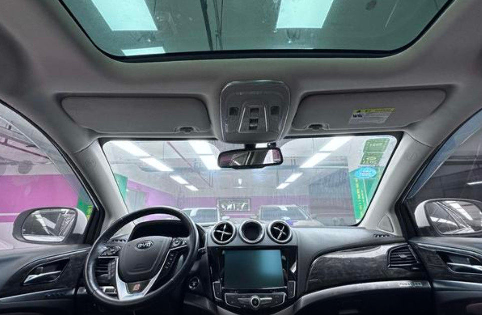 Tang DM 2015 DM 2.0T 4WD Luxury BYD Mid-size SUV 2.0T 205HP L4 Plug-in Hybrid