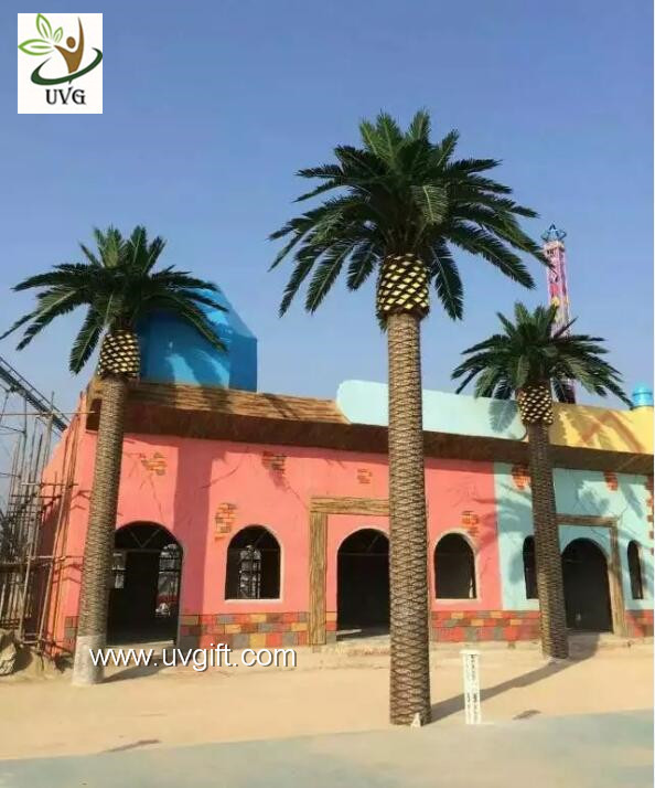 UVG large glassfiber artificial palm tree outdoor with green silk leaves for water world decoration PTR060