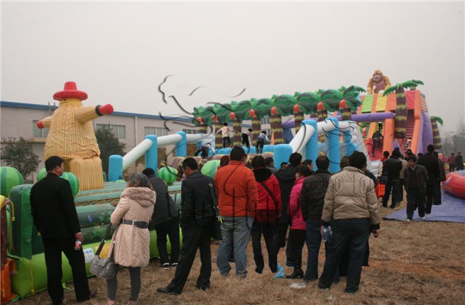 long exciting Inflatable obstacle course for adults