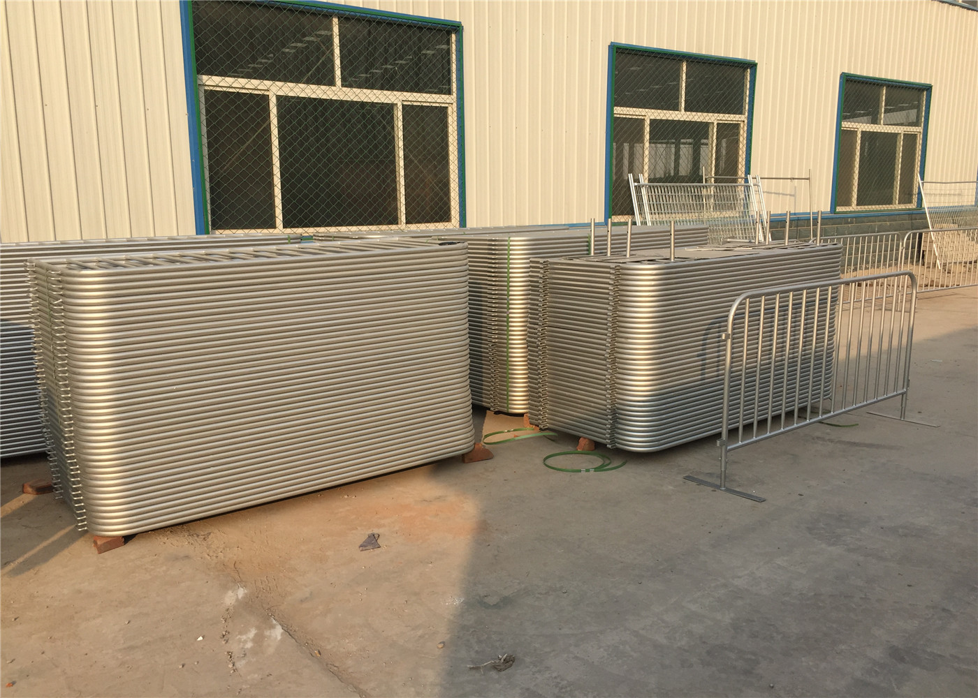 Crowd Control Barriers Hot Dipped Galvanized Portable Fence for Crowd Control