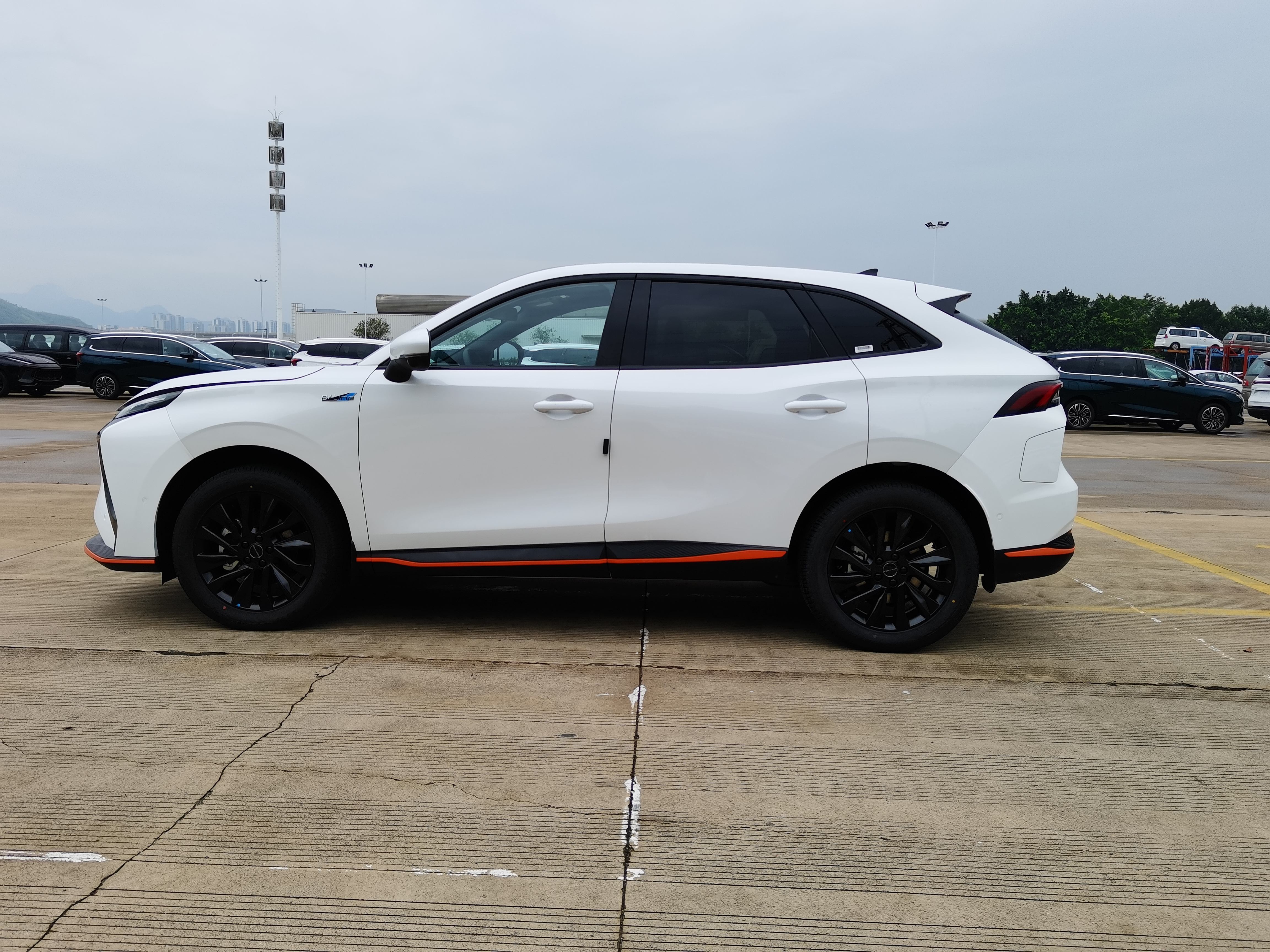 Dongfeng Forthing Large Electric Cars 600KM CLTC Electric EV SUV 180km/h