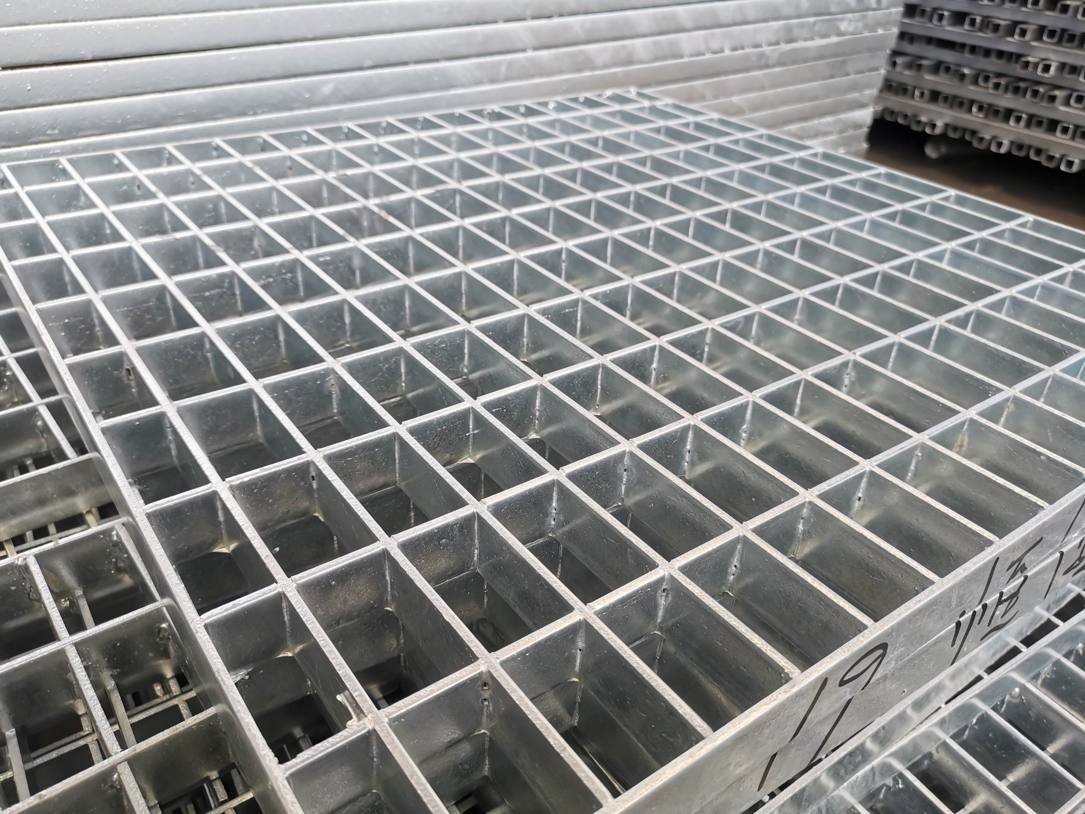 5mm Thick Non Slip Stair Treads Steel Grating
