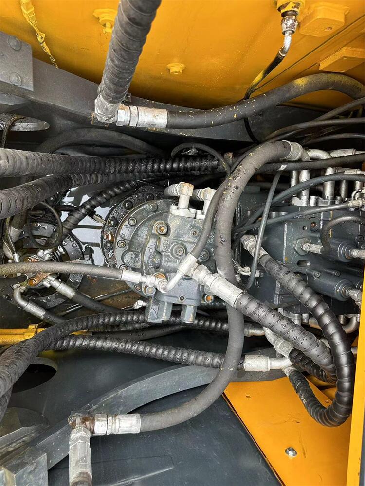 1.05m3 Bucket Capacity Original Korea Hyundai Used Crawler Excavator R220-9S in Shanghai