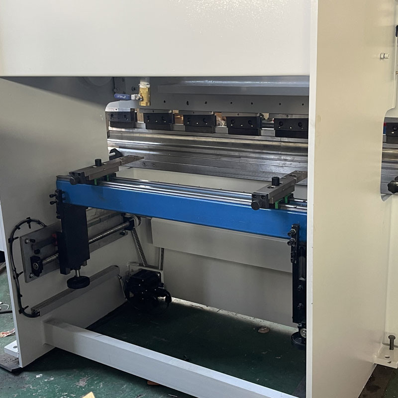 TP10S Servo Control Backgauge Hydraulic Press Bending Machine 30T1600MM