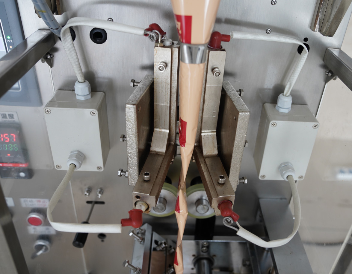 Food Grade SS VFFS Packaging Machine 10g 15g 50g Small Honey Sachet Filling Machine