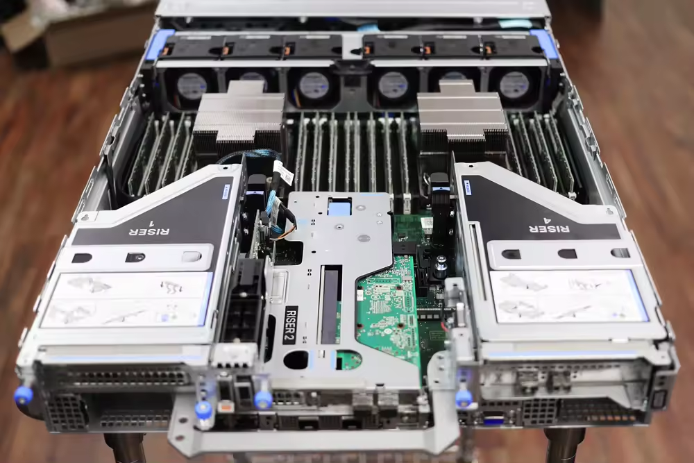 PowerEdge R650 1U Rack Server and 8*2.5/6354*2/16G Processor with Intel Xeon Processor
