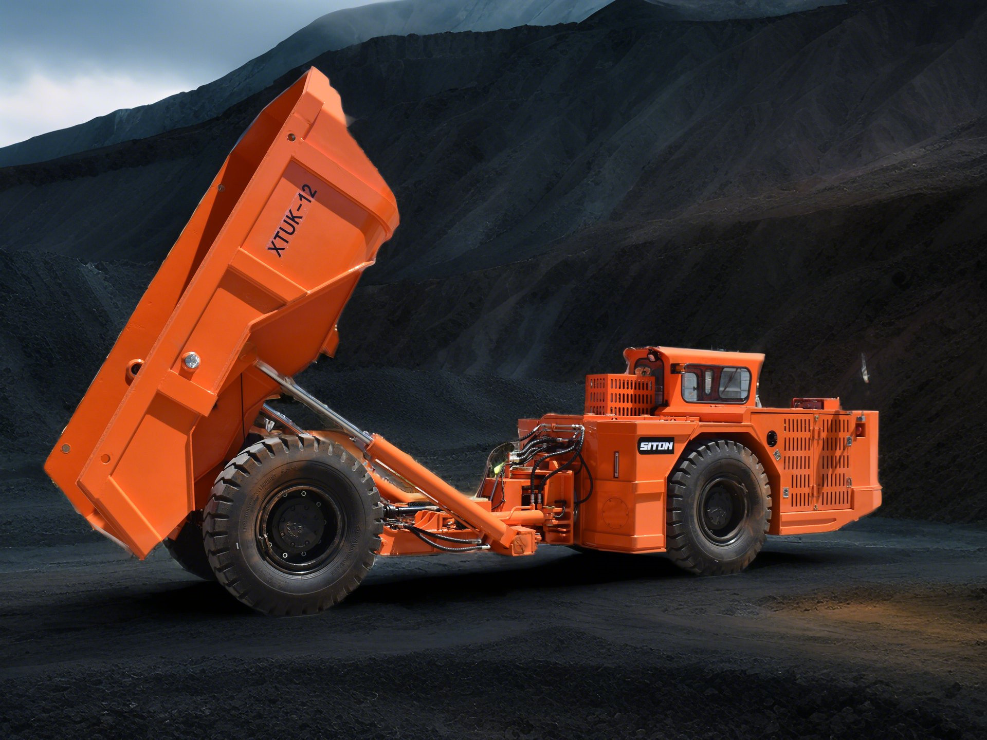 Iron Mine Usage Underground Mining Truck DEUTZ / CUMMINS Engine 6 Cube 12 Tons