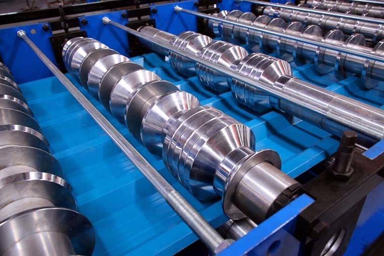 Thickness 0.75mm CRC Roof Panel Roll Forming Machine