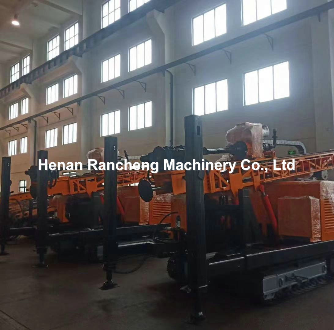 132KW Hydraulic Crawler RC Drilling Rig 300m Drill Depth 2km/h Walk Speed