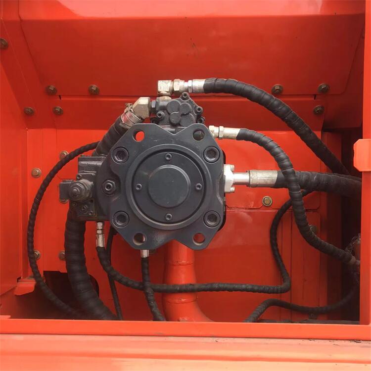 Used Doosan DX300 Excavator with 2000 Working Hours and Original Hydraulic Valve