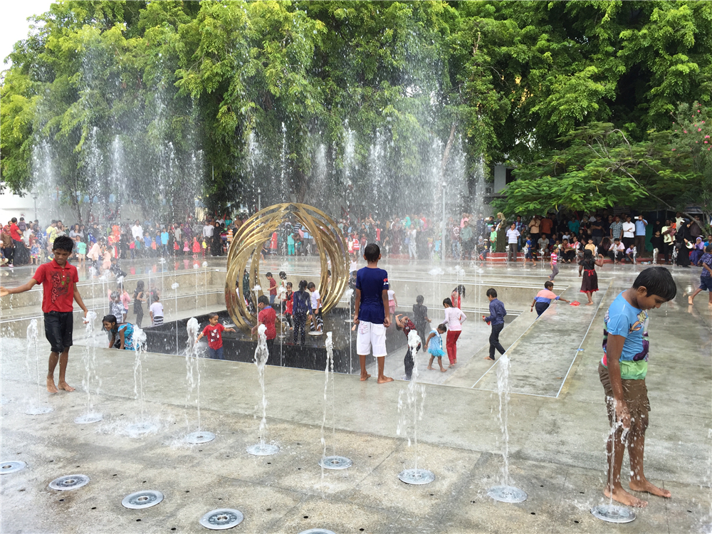 Stone Garden Products High Spray Dancing Fountain For Outdoor Public Display