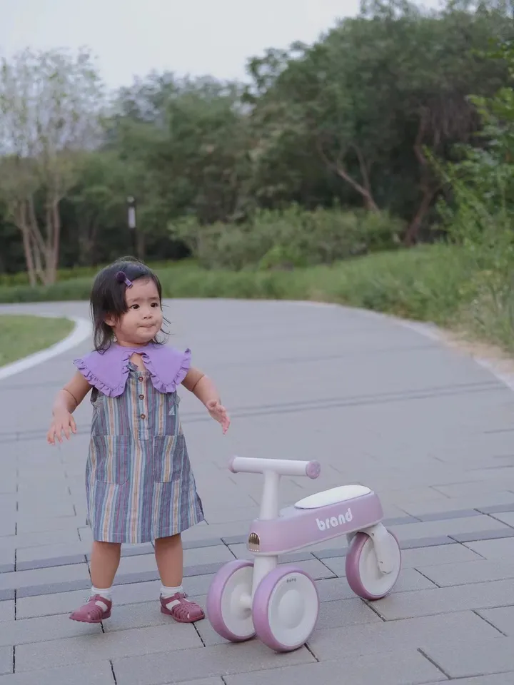 manufacturers Wide Silent Wheel Slide Driving For Unisex Baby's Three Wheel Balance Car