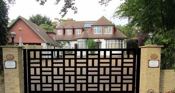 Heat Treated Wrought Courtyard Iron Gates For Garden School Home Courtyard