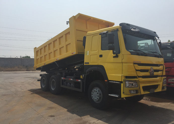 Heavy Duty Sinotruk Howo Tipper Truck 6X4 30 - 40 Tons Ventral Lifting Radial Tire
