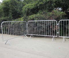 US standard3.6'x8.6' Crowd Control Barriers 1" tubing with a wall thickness 16ga 1100mmx2600mm upright 5/8" wll thick