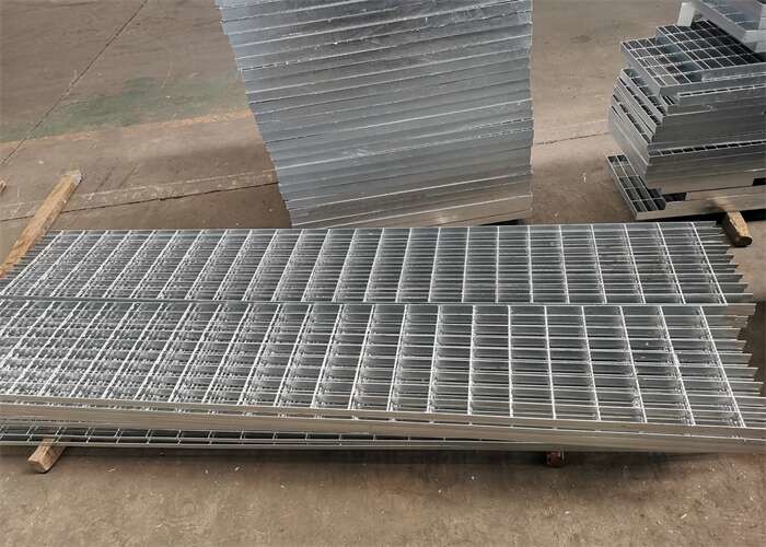 Hot Dip Galvanized Steel Driveway Grates Grating 25*3mm Customized Shape